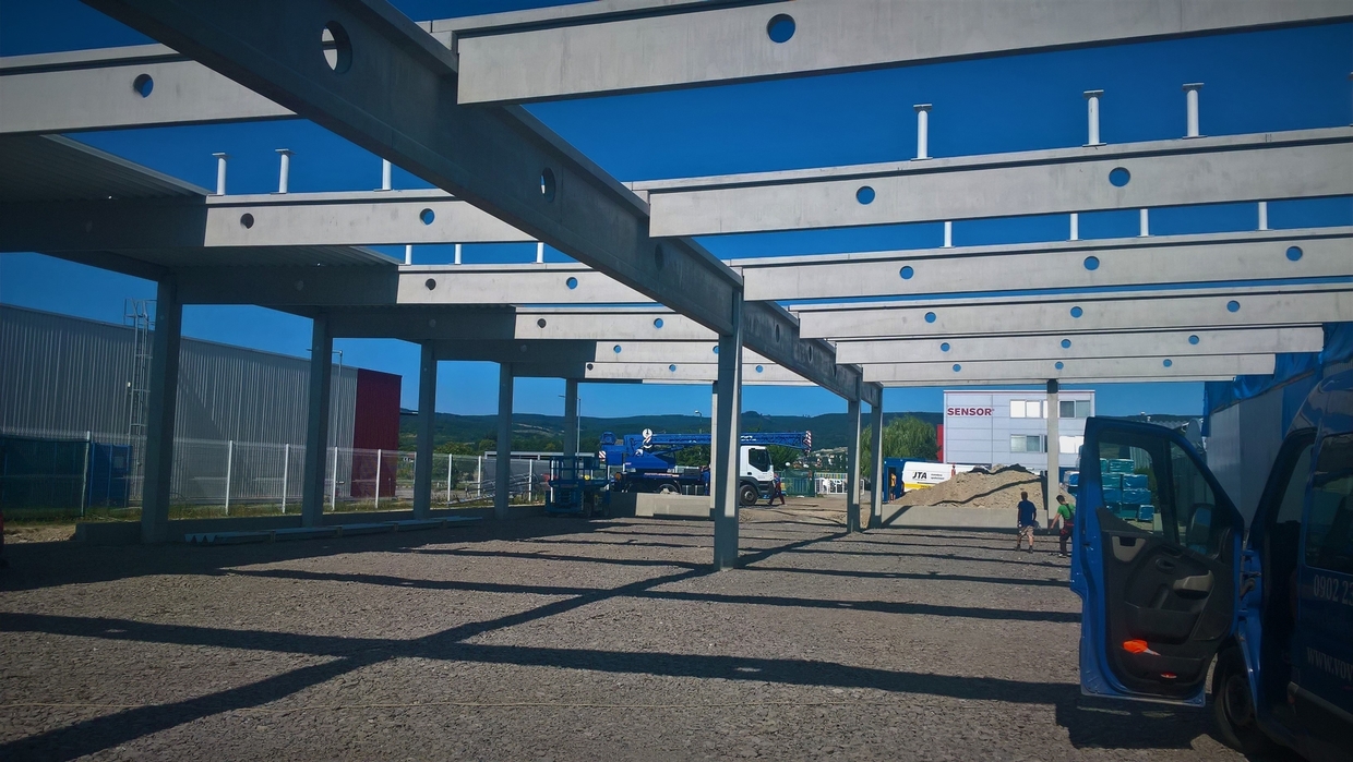 Shopping center „South Sahara - building no. 3 TESCO PEZINOK - construction and annex construction change before completion"
