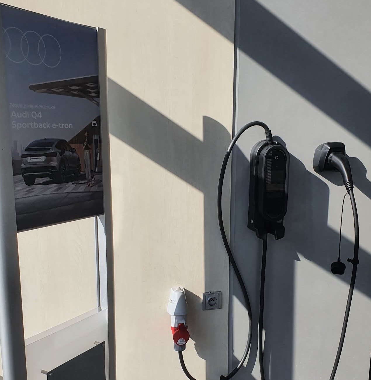 „AutoGabriel Audi Centrum showroom ELI e-tron kompakt"